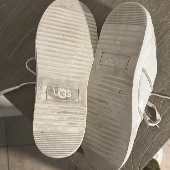 UGG Alameda Lace Sneakers cute and comfy! - Picture 4 of 7